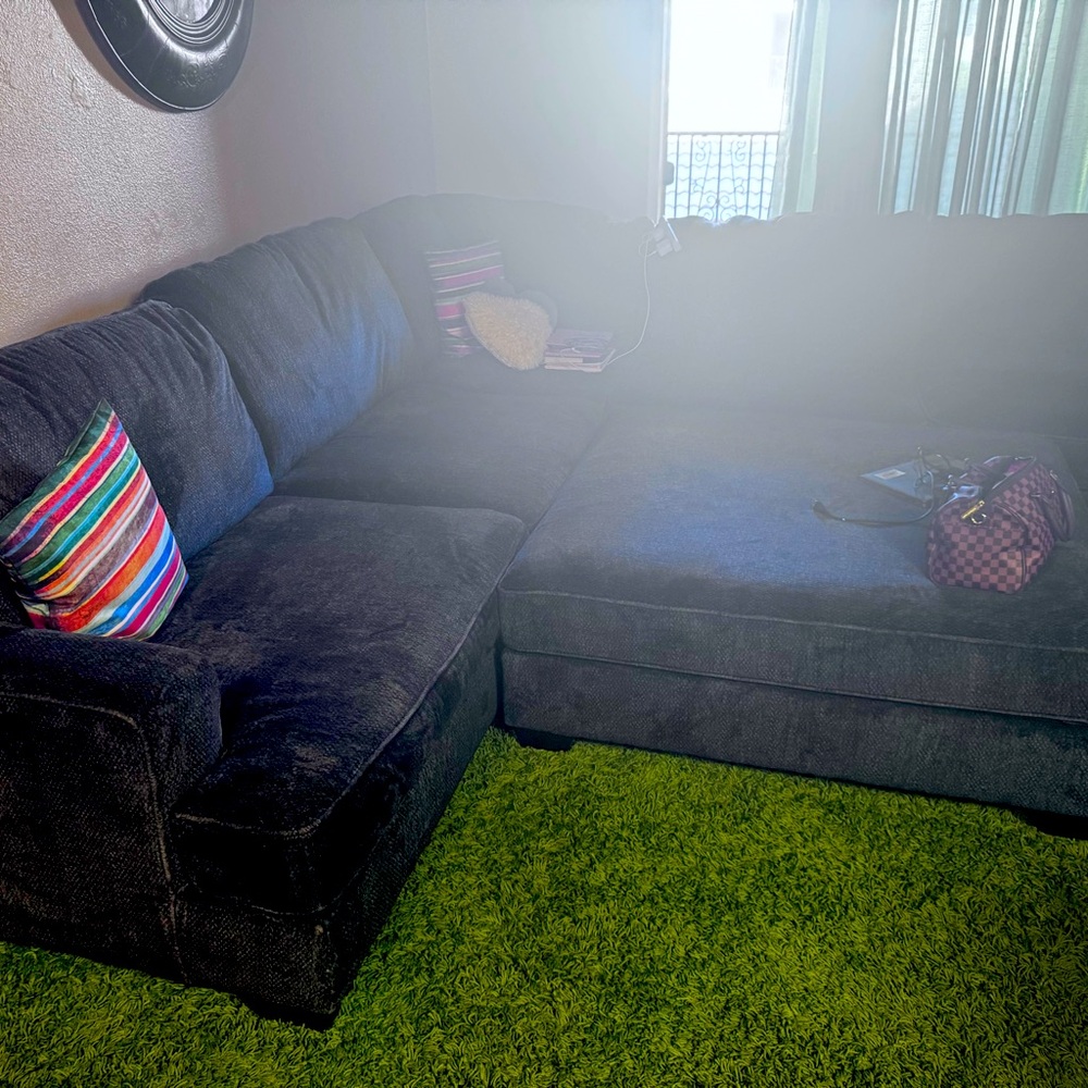 Huge sectional with huge ottoman just like new color is bluish gray !